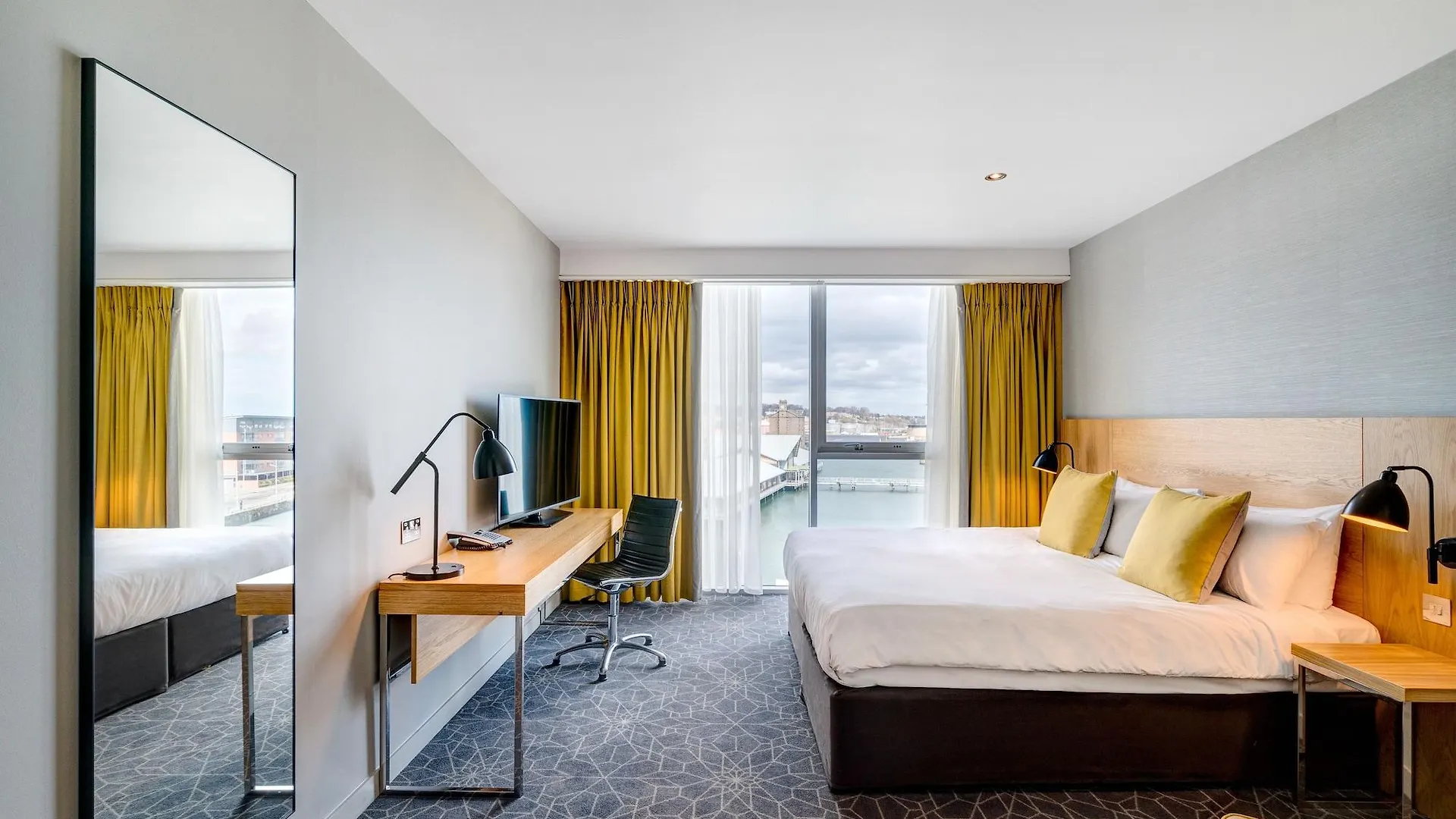 Apex City Quay Hotel & Spa Dundee 4*,