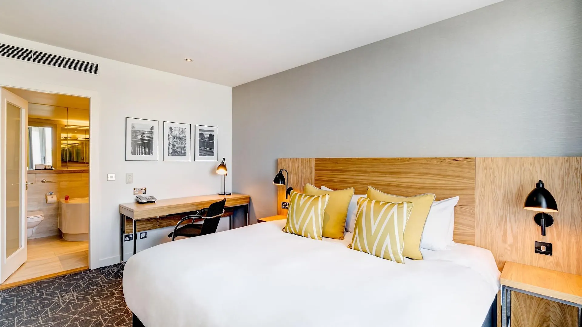 Apex City Quay Hotel & Spa Dundee 4*,