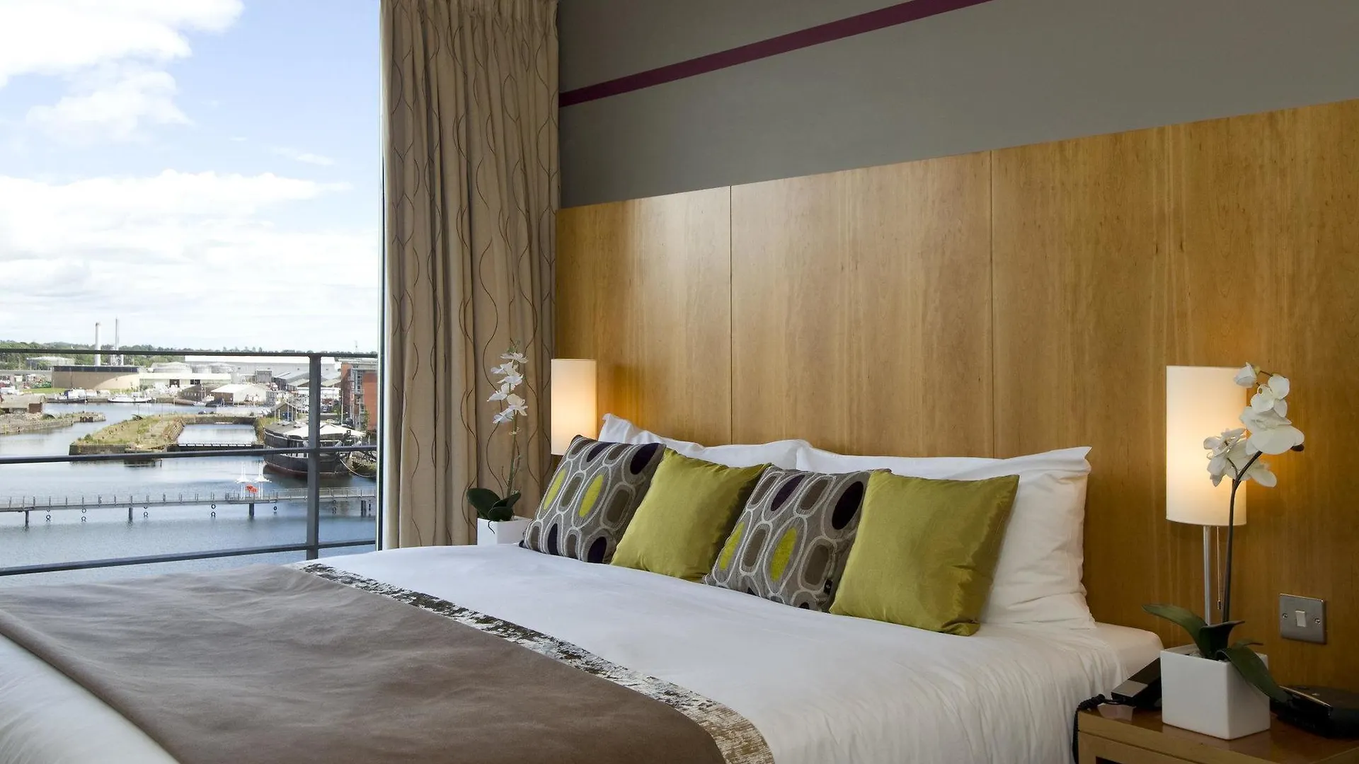 Apex City Quay Hotel & Spa Dundee 4*,